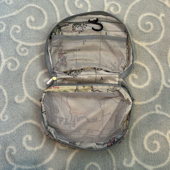 Toiletry bag small Legami - Picture 1 of 3